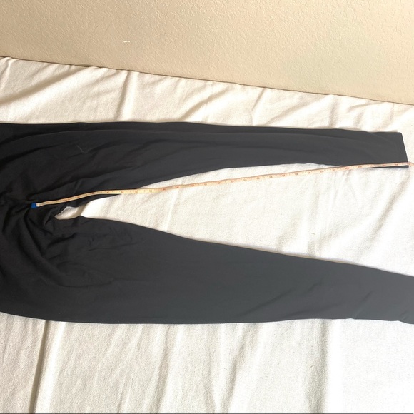 Victoria’s Secret black leggings - Picture 4 of 8